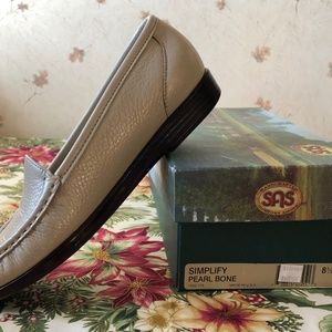 SAS Loafers, cream, size 8.5M, new in box